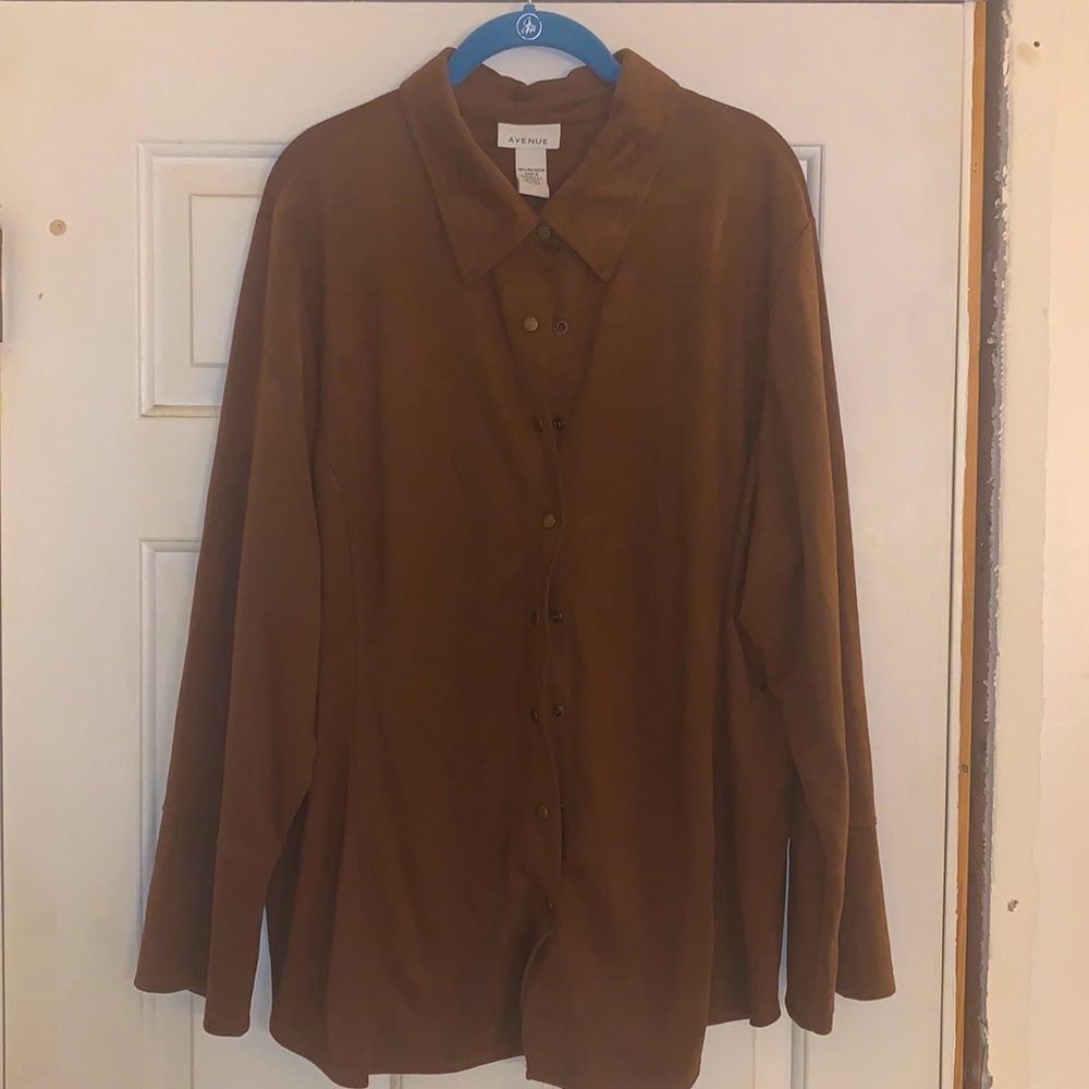 Brown long sleeves top.